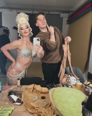 Lady Camden Instagram - Oh go on just one more… ⭐️💛🌙🌕🍯🟨
.
.
.
📸 @dragpaparazzi @tbuck9 
👙 @canova_studio 
💇‍♀️ @wigsbytips
