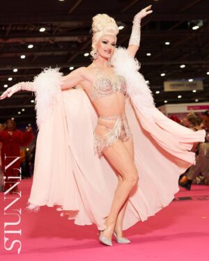 Lady Camden Instagram - Moments from this weekend 🤩 
.
.
.
👙 @canova_studio 
💇 @wigsbytips