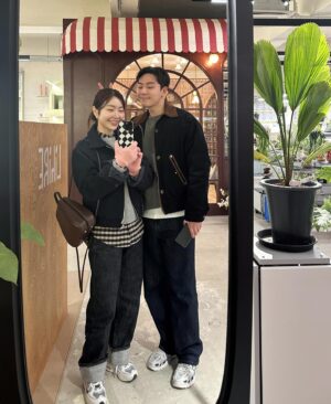 Lady Jane Instagram - 하루종일 구경하고 결국 슬리퍼 사 옴 
#TTRS #성수