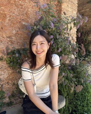 Lady Jane Instagram - 아직 남은 신행 사진들 ㅎㅎ 
이제 올려봅니다🤭

#스페인 #그라나다 #알람브라궁전