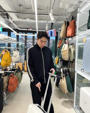Lady Jane Instagram - 명동도 다시 복작복작하네 #로우로우 #에딕티