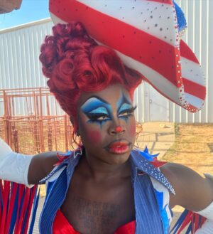 Laila McQueen Instagram - Did y’all catch @bobthedragqueen clowning around in Granbury TX last week for the premier of @werehere ?!
- 
Makeup by me 
Hair @wigsandgrace 
Look @realdominocouture 
Full body photo @gregendries