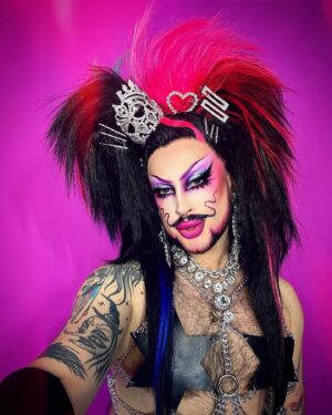 Laila McQueen Instagram - Imagine if I took pictures before I left for the party????
-
-

Face full of: 
@onesize 
@kimchichicbeauty 
@sugarpill 
@ardellbeauty 
@danessamyricksbeauty 
@inglot_cosmetics 
Look by me 
Hair @wigsandgrace butchered by me
Earrings @ampedaccessories
Top @vleathergear