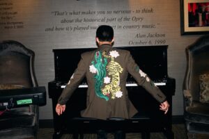 Laine Hardy Instagram - Memories that’ll last forever. It was an honor to stand in that circle last year. Thank you Grand Ole Opry.