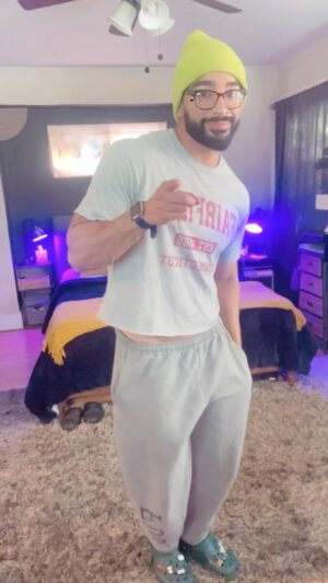 Laith Ashley Instagram - Show me your Jibbitz!!! Lol 😝 

Never thought I’d own a pair, but here we are and I love em 😅. 

#crocs