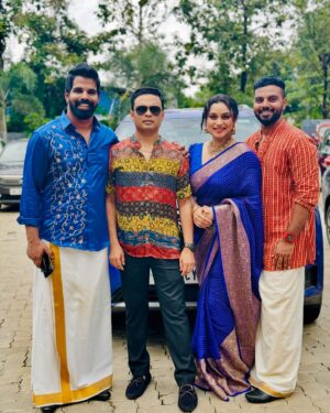 Lakshmi Nakshathra Instagram - All About Today !!
From Aishu’s Wedding 

@anopjohn @bineeshbastin @shyam_k_nair 

#anoopjohn #bineeshbastin #starmagic #flowers #lakshminakshathra