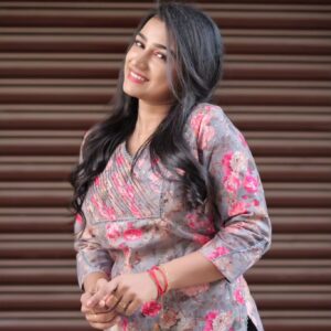 Lakshmi surendran Instagram - 😊😊😊😊🤗
Outfit: @y_not_boutique 
📸@picturesque_krishna
Simple makeup look @vibefamilysalon
#modeling #costumedesign #kottayam #kottayamkari
#serial #actress #malayalamserialactress