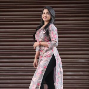 Lakshmi surendran Instagram - 😊😊😊😊🤗
Outfit: @y_not_boutique 
📸@picturesque_krishna
Simple makeup look @vibefamilysalon
#modeling #costumedesign #kottayam #kottayamkari
#serial #actress #malayalamserialactress