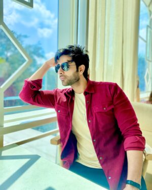 Lakshya Handa Instagram - Itna kuch seh liya life mein, I should be called sehenshah 🤴 👑  #justvibes #adventureawaits #explore