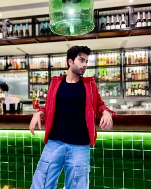 Lakshya Handa Instagram - season 22 ep 01 🥤🕯️🍒🍸
Swipe left to delve into 1920’s vibe @thelittleeasyindia #thelittleeasyandheri