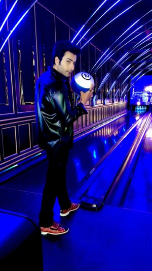 Lakshya Handa Instagram - Its not how you bowl , its how you roll 🎳 😎