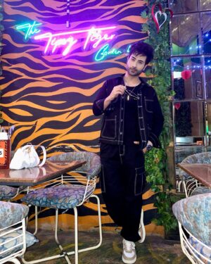 Lakshya Handa Instagram - Whatttt a VIBEEEE !!!! At this asian fusion restaurant @the.tipsytiger , its a cheerful drinking den serving the perfect blend of your asian favourites 🤤 😋 🍱 
@lucidmedia.in @nitinbabliofficial @nitishsingh__11 
Had so much fun 🤩 
Swipe to see what all i tried 🍛 👉
Caution : THIS PLACE IS TIPSY AND ITS WILD TOO 😈🐯