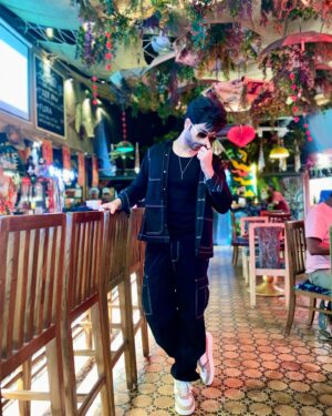 Lakshya Handa Instagram - Whatttt a VIBEEEE !!!! At this asian fusion restaurant @the.tipsytiger , its a cheerful drinking den serving the perfect blend of your asian favourites 🤤 😋 🍱 
@lucidmedia.in @nitinbabliofficial @nitishsingh__11 
Had so much fun 🤩 
Swipe to see what all i tried 🍛 👉
Caution : THIS PLACE IS TIPSY AND ITS WILD TOO 😈🐯