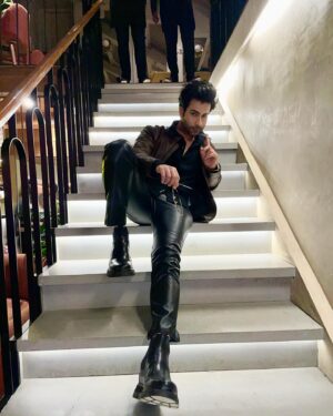 Lakshya Handa Instagram - Caption Nahi Hai , Tension Bhut Hai , Chahiye ? 🤓🥴
.
.
.
#lookoftheday #mood #caption #jacket #look #fashion #style #epitome