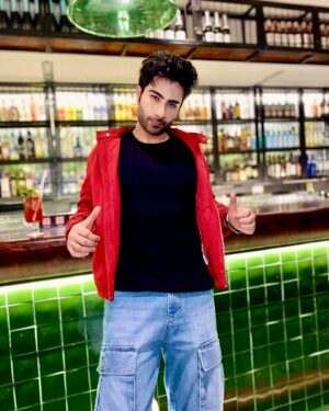 Lakshya Handa Instagram - season 22 ep 01 🥤🕯️🍒🍸
Swipe left to delve into 1920’s vibe @thelittleeasyindia #thelittleeasyandheri