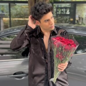 Lalo Brito Instagram - Sal, ya llegué por ti. 🌹

#valentinesday #sanvalentin