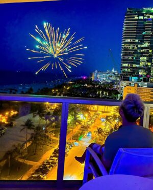 Lance Bass Instagram - A very happy fourth with the family! @wsouthbeach