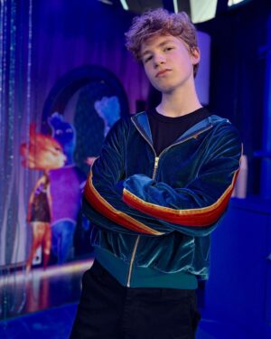 Landon Gordon Instagram - @pixarelemental premiere with my #secretsofsulphursprings fam. 💧🔥 

The movie was SO good. Hilarious, clever, heartwarming. 10/10. Thank you for inviting me @disneystudios @disneychannel @disney #elemental 

Fit: @aviatornation