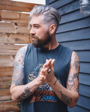 Lane Toran Instagram - Did a thing 👽
.
.
.
.
#menshair #mensstyle #greyhair #beards #beard #yolo @hairbyheidijane