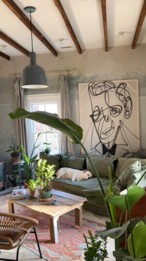 Lane Toran Instagram - 🦥 s u n d a y
.
.
.
.
.
#interior #light #interiordesign #altbau #altbauliebe #plantlove #livingroom #livingroominspiration #solebich #interiordesign #interiorblink #interiorinspo
#designinspiration #vintagehome #industrial #archdaily #apartmenttherapy
#interiorlove #remodelista