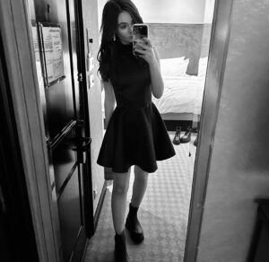 Lara McDonnell Instagram - photobooth fun