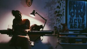 Lara Rodrigues Instagram - E onde pisas o chão, minha alma salta
E ganha liberdade na amplidão.