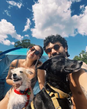 Lara Rodrigues Instagram - E já tem tempo que o dia 17/08 é um dos meus dias favoritos no ano! Seu dia, meu amor, devia ser feriado internacional! Por mim, eu parava trânsito, fechava avenida, botava banda, roda gigante, barraquinha, fazia um carnaval!! Tudo, só pra te ver passar. Tudo, só pra te fazer sorrir. 

Que não te falte mundo pra explorar, saúde pra caminhar firme, motivos pra cantar e alegrias pra se dividir e celebrar. 

Te amo com todo o meu coração. Obrigada por ser “ a gente” comigo . 

Feliz aniversário! ❤️