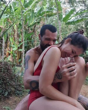 Lara Rodrigues Instagram - E já tem tempo que o dia 17/08 é um dos meus dias favoritos no ano! Seu dia, meu amor, devia ser feriado internacional! Por mim, eu parava trânsito, fechava avenida, botava banda, roda gigante, barraquinha, fazia um carnaval!! Tudo, só pra te ver passar. Tudo, só pra te fazer sorrir. 

Que não te falte mundo pra explorar, saúde pra caminhar firme, motivos pra cantar e alegrias pra se dividir e celebrar. 

Te amo com todo o meu coração. Obrigada por ser “ a gente” comigo . 

Feliz aniversário! ❤️