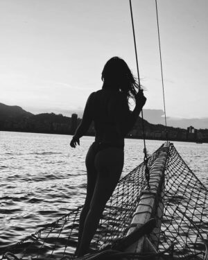 Lara Rodrigues Instagram - ⚓