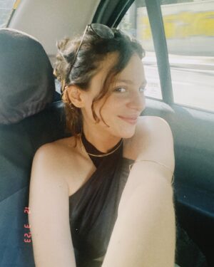Lara Tremouroux Instagram - saudades do Numanice 😓