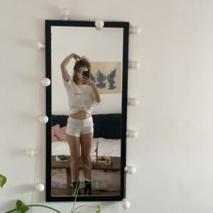 Lara Tremouroux Instagram - segunnnnnnda com restos do fim de semana