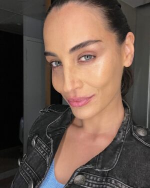 Lara Wolf Instagram - München - ich komm bald wieder!  you were a blast! Will hopefully soon be announcing this incredibly fun project! Thank you @andaz hotel for the spectacular stay! We‘ll be back again. #munich #germany #actress #working #campaign #shoot #creative #brilliance #travel #❤️ #gratitude