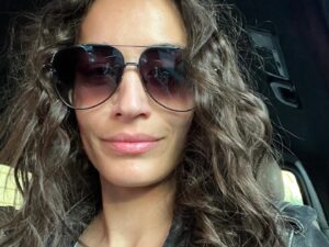 Lara Wolf Instagram - Pretty curly mess. 🖤🌟new character coming to life…and what a brilliant character it is… #newlook #character #actress #iranian #curlyhair #dita #roma