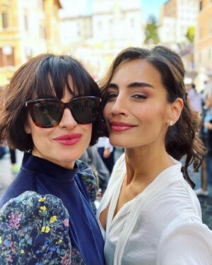 Lara Wolf Instagram - Working the magic with @maimie69! 🖤
#roma #spanishsteps #glam #magic