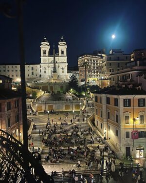 Lara Wolf Instagram - Working the magic with @maimie69! 🖤
#roma #spanishsteps #glam #magic