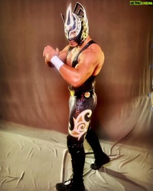 Laredo Kid Instagram - Nada Puede Detenerme 🔥
..
..
Hoy con @rgr_luchalibre 
en Richmond CA🇺🇸
..
..
#buyazze  #nothingcanstopme #garlogarra #oscuridad #life #luchalibre #love