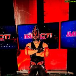 Laredo Kid Instagram - Gracias a @impactwrestling y a a todos los aficionados de Windsor, Ontario Canadá 🇨🇦 por su apoyo incondicional en mi regreso a los cuadriláteros seguimos avanzando y NADA PUEDE DETERNOS 🔥🙏🏻
..
..
..
#elaguiladelriobravo #oscuridad #buyazze #nothingcanstopme #fitnessmotivation #wrestling #impactwrestling #luchalibreaaa