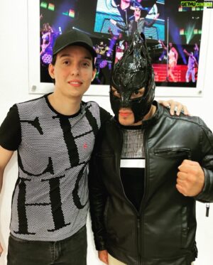 Laredo Kid Instagram - Gran convivencia con mis amigos de @thegroupduelo ,Felícidades por sus 2 sold out en @arenamtyoficial que sigan los éxitos 🙏🏻🙌🏼 gracias a @promocionessalinas Mike y a la lucha libre por darme nuevas y buenas amistades..
@eltorodelatambora @dimaslopez.jr @yosoyoscarivantrevino @davidcalerogarcia @dvd_badillo @soygeorgerdz 
..
#buyazze #oscuridad #nadapuededetenerme #elaguiladelriobravo #garlogarra  #Duelo