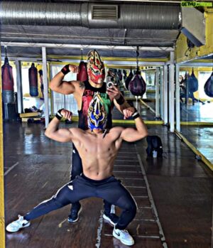 Laredo Kid Instagram - Hoy estoy agradecido con la vida y con Dios por darme una segunda oportunidad y poder ver crecer a mis Hijos hoy esta cumpliendo 17 años , mi hijo mayor  siempre tratando de ser un buena amigo un buen padre para ellos , solo deseo poder tener más tiempo en esta vida para seguir disfrutando de estos momentos… feliz cumpleaños JR