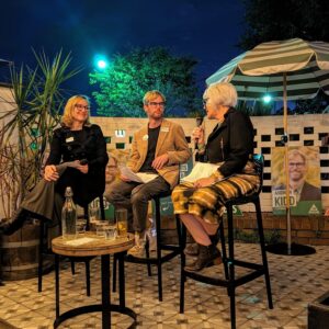 Larissa Waters Instagram - I'm so excited for the Queensland state election. There's so many brilliant Greens candidates running all over the state, including Andrew Kidd in my local electorate of Moggill! 💚

It was wonderful to join @andrewformoggill and @elizabethwatsonbrown on Sunday night to talk to the community in Kenmore about what's been happening in politics, and the Greens plan for Queensland. We had some great questions from the public spanning all topics from taxing mining corporations, to improving state school funding and making our suburbs safer for women. 

This election the @queenslandgreens have a real shot at breaking up the 2 party system in Queensland forever. Unlike the major parties, we don't take corporate donations, but with people power on our side, we can win seats like Moggill. Sign up to get involved via the link in stories 🙌