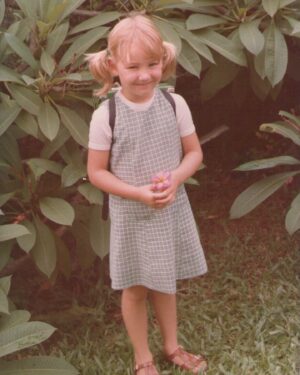 Larissa Waters Instagram - Today is Public Education Day, and I am proudly public school, and proud to send my kids public too! 

Here’s me on my very first day of year one at Rainworth State School.

Only 1.3% of public schools receive the bare minimum funding they need from governments. Meanwhile, governments are overfunding 98% of private schools.

The Greens are pushing the Labor government to fund all public schools to 100% of the Schooling Resource Standard at the start of the next school funding agreements in January 2025.

Labor is in government in every mainland state and territory. There is no reason they can’t fully fund our public schools tomorrow and make everyone #ProudToBePublic.