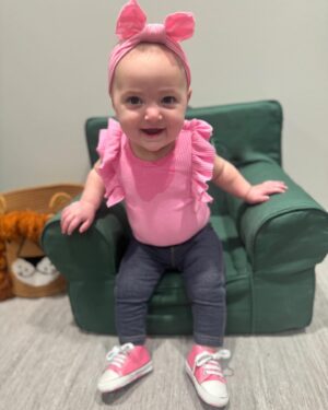 Larissa Wohl Instagram - When the shoes are too cute not to post 🤣🩷🤣 Thank you @retired61108 for the cutest kicks ever! 
•
•
•
#mom #mama #momlife #mommy #momnashville #larissawohl #baby #babygirl #mybaby #mybabygirl #girlmom #daughterlove #daughter #emma #emmaelizabeth #workingmom #favoritejob #nashbabies #nashvillebaby #larissa #momhood#7monthsold #7months #sevenmonthsold #larissawohl #stopgrowing #lizziegirl #converse #coolkicks #peepmysneaks #