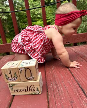 Larissa Wohl Instagram - 10 Months old and definitely not interested in “smiling for the camera” 📸 😂. Baby Emma is on the go these days. She loves trying new food, zipping around with her one-legged crawl and putting everything in her mouth! 
•
•
•
#mom #mama #momlife #mommy #momnashville #larissawohl #baby #babygirl #mybaby #mybabygirl #girlmom #daughterlove #daughter #emma #emmaelizabeth #workingmom #favoritejob #nashbabies #nashvillebaby #larissa #momhood #10months #10monthsold #tenmonthsold#larissawohl #stopgrowing #stoptime #lizziegirl