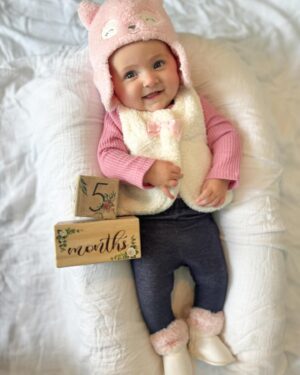 Larissa Wohl Instagram - Happy 5 months to my silly little goose 🪿 You are becoming such a vocal young lady with the most infectious giggle in the world. You’re sleeping a bit better, rolling from your front to the back, hitting your chest like your Tarzan and eating A TON! We’re still not sure if you’re more of an “Emma” or a “Lizzy,” but we love each and every side of you and can’t wait to learn more about the amazing woman you’re going to be!!! I love you so much my baby girl 🩷🩷🩷
•
•
•
#mom #mama #momlife #mommy #momnashville #larissawohl #baby #babygirl #mybaby #mybabygirl #girlmom #daughterlove #daughter #emma #emmaelizabeth #workingmom #favoritejob #nashbabies #nashvillebaby #larissa #momhood #5monthsold #5months #5monthspostpartum #5monthsoldbaby #lizzy #myworld #giggle #gigglemonster #larissa