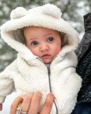 Larissa Wohl Instagram - My little snow angel ❄️ 👼🏼 
•
•
•
#mom #mama #momlife #mommy #momnashville #larissawohl #baby #babygirl #mybaby #mybabygirl #girlmom #daughterlove #daughter #emma #emmaelizabeth #workingmom #favoritejob #nashbabies #nashvillebaby #larissa #momhood #4months #4monthsold #fourmonthsold #snow #snowday #brr #coldweather #babiesfirstsnow