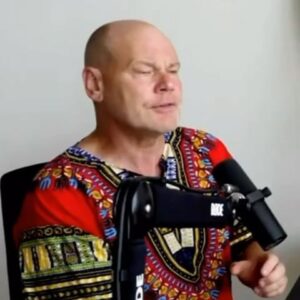 Lasse Rimmer Instagram - Hvis man kender hinanden godt, kan man grine af næsten alt. Næsten alt.
