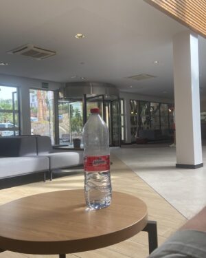 Lasse Rimmer Instagram - Om jeg er en mesterfotograf, der forstår at fange stemning, kultur, sanseindtryk i bjergtagende, enkle feriemotiver? Altså, jeg ved ikke, men hvis det er, hvad alle andre siger om mig… Tak for ferie, @linehoffmeyerl ❤️