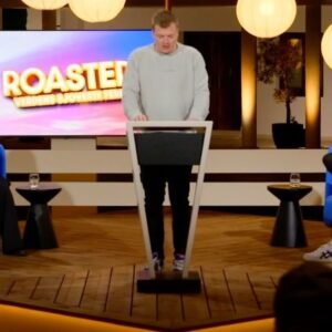 Lasse Rimmer Instagram - Der er en sølle måned til du kan komme med @simontalbotcomedy, @klintthorius, @anehoegsberg, @lindapcomedy, @tobiasdybber og mig med på “Roasted - Verdens Sjoveste Ferie”, hvor solen skinner, og de kærlige svinere flyver tæt og lavt.