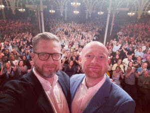 Lasse Rimmer Instagram - Jeg kæmpeelsker mit arbejde! Seks af otte programmer i skabet og premiere før du ved det.