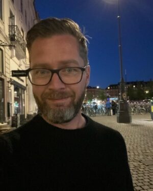 Lasse Rimmer Instagram - Hvad siger det om immunforsvaret, at det tager ni dage at slå en almindelig forkølelse? Jeg tror, jeg fyrer alle forsvarsofficererne og begynder forfra.